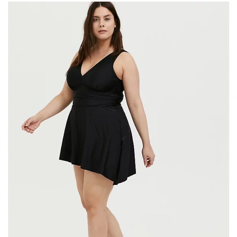 New! Torrid sz 3 Asymmetrical Swim Bathing Suit 3X‎